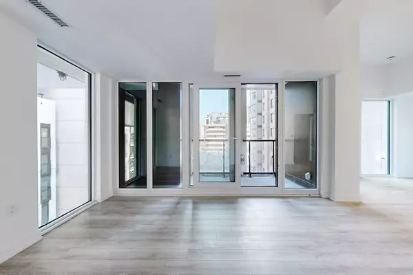 Toronto C01, ON M5T 3B9,238 Simcoe ST W #608