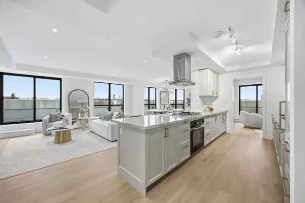 505 Glencairn AVE #409, Toronto C04, ON M6B 0B2