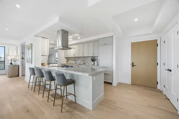 Toronto C04, ON M6B 0B2,505 Glencairn AVE #409