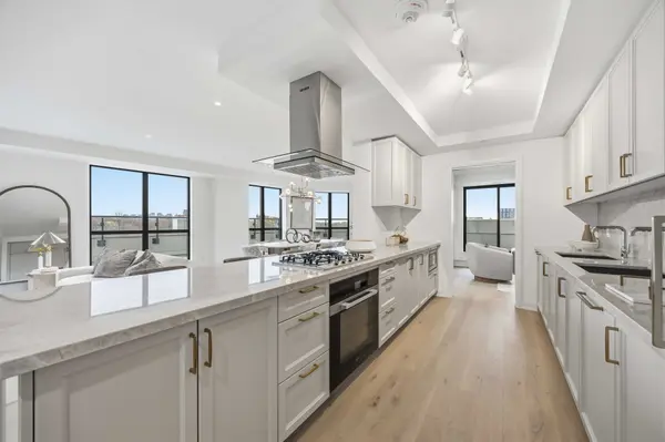 505 Glencairn AVE #409, Toronto C04, ON M6B 0B2