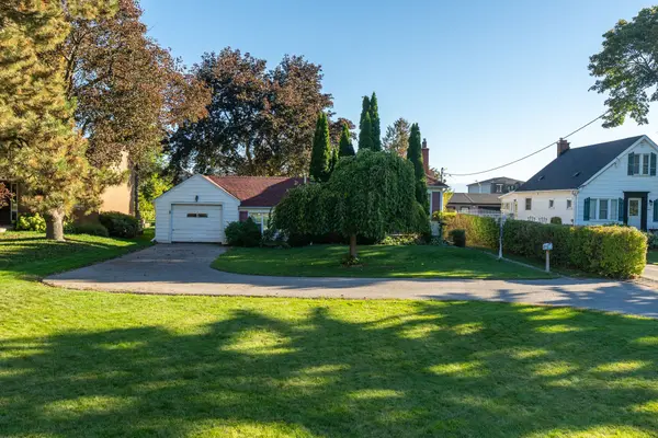 1033 King ST E, Oshawa, ON L1H 1H4