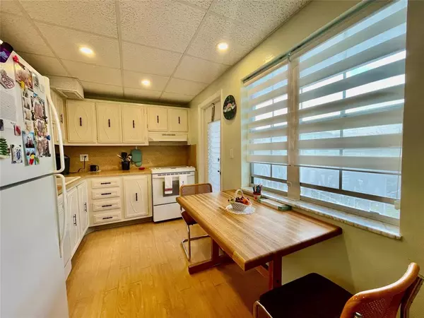 Lauderdale Lakes, FL 33319,4140 NW 44th Ave #211