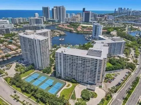 Hallandale Beach, FL 33009,2500 Parkview Dr #814