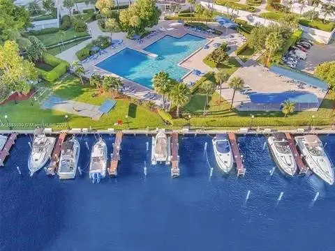 Hallandale Beach, FL 33009,2500 Parkview Dr #814