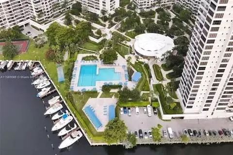 Hallandale Beach, FL 33009,2500 Parkview Dr #814