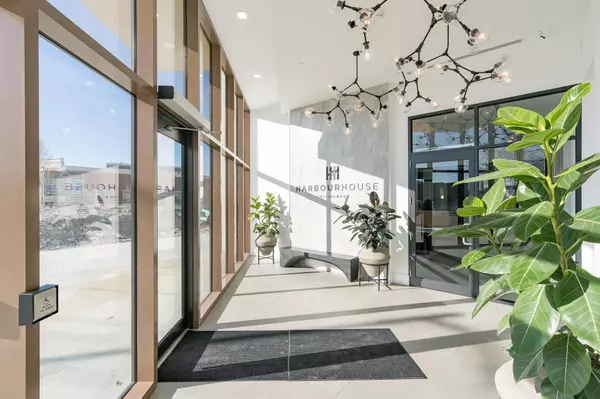 Collingwood, ON L9Y 0E8,31 Huron ST #611