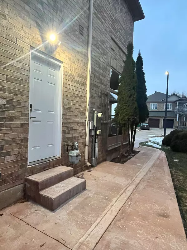 Mississauga, ON L5M 7E3,3432 Fountain Park AVE #Bsmnt