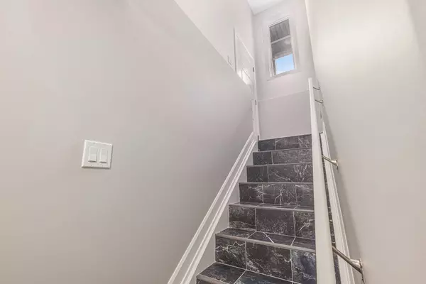 Russell, ON K0A 1W0,1218 MONTBLANC CRES #A