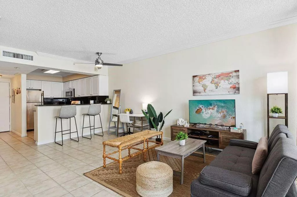 Hollywood, FL 33019,2501 S Ocean Dr (AVAIL MAY 1) #304