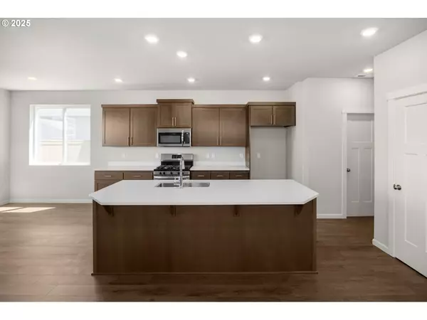 Albany, OR 97322,1418 Logan PKWY SE