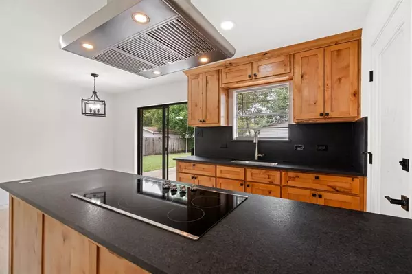 103 N Summit Street, Red Oak, TX 75154