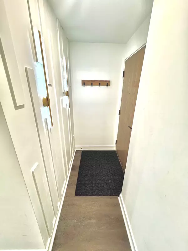 Toronto C08, ON M4Y 1S9,55 Charles ST E #1510