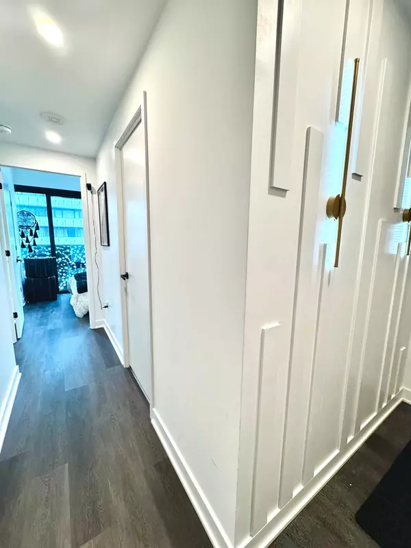 Toronto C08, ON M4Y 1S9,55 Charles ST E #1510