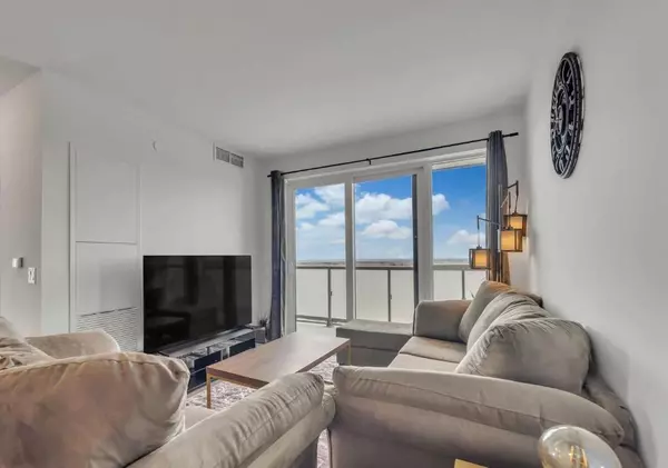 Oshawa, ON L1L 0R5,2550 Simcoe ST N #1917