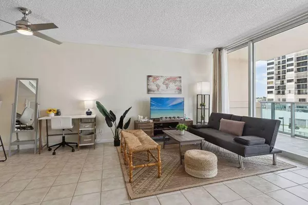 Hollywood, FL 33019,2501 S Ocean Dr (AVAIL MAY 1) #304