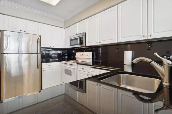 Hollywood, FL 33019,2501 S Ocean Dr (AVAIL MAY 1) #304