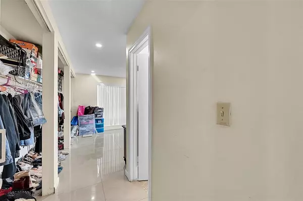 Margate, FL 33068,300 W Kathy Ln