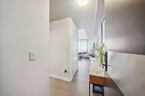 Toronto W06, ON M8V 0C4,59 Annie Craig DR #3404