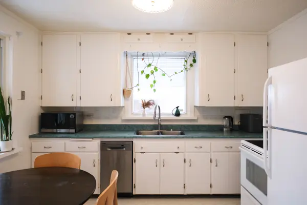 Arnprior, ON K7S 2W5,44 Macdonald ST S