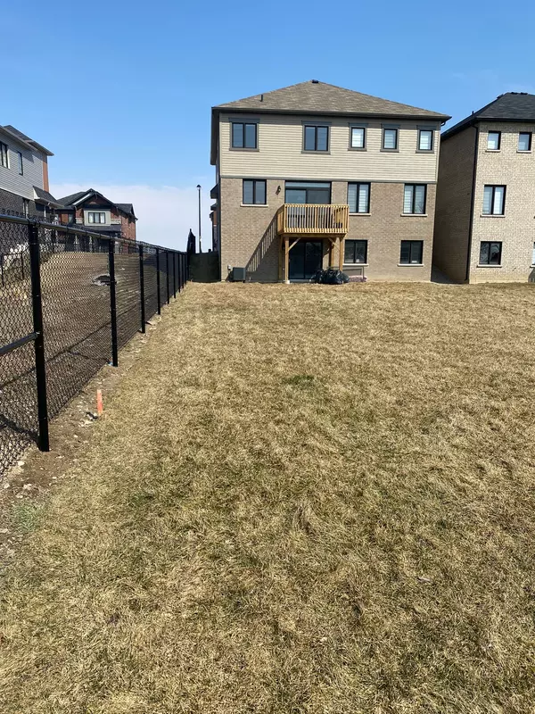 Haldimand, ON N0A 1H0,142 David ST #Upper Unit