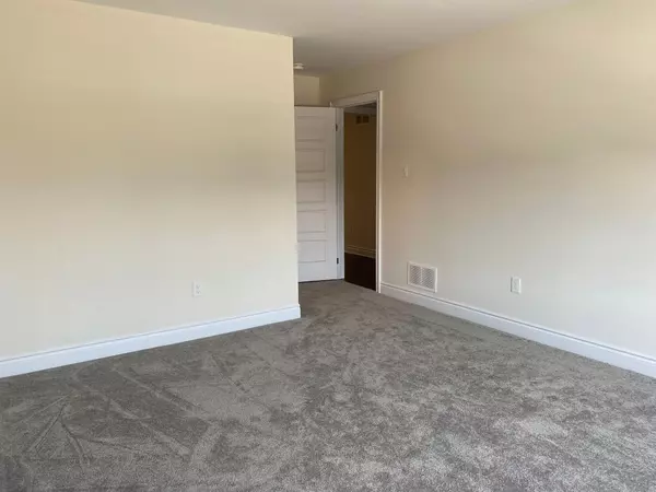 Haldimand, ON N0A 1H0,142 David ST #Upper Unit