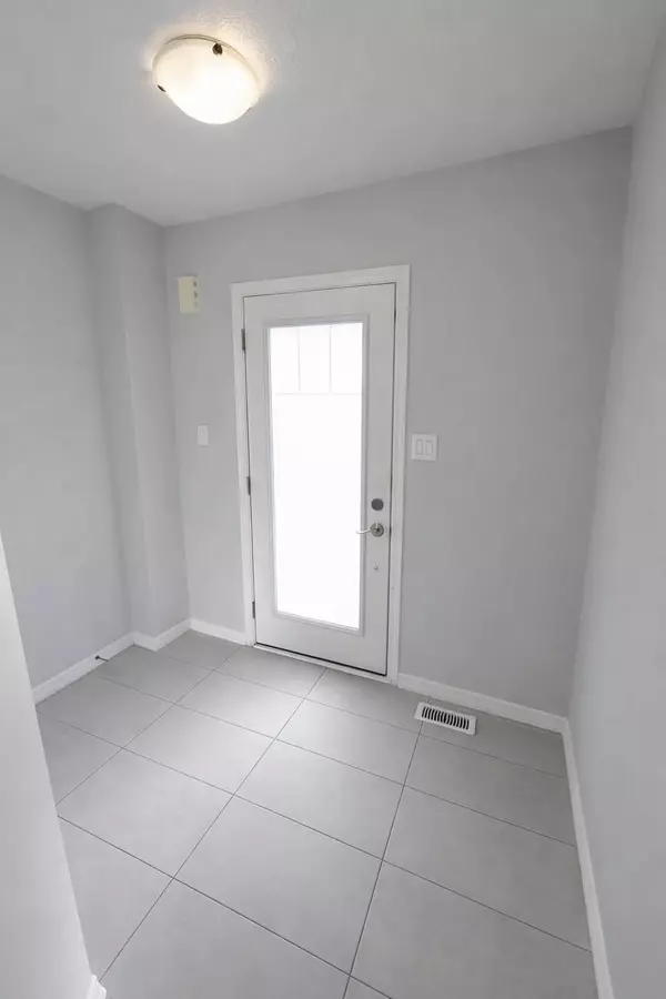 Brantford, ON N3T 0P3,24 Longboat RUN W