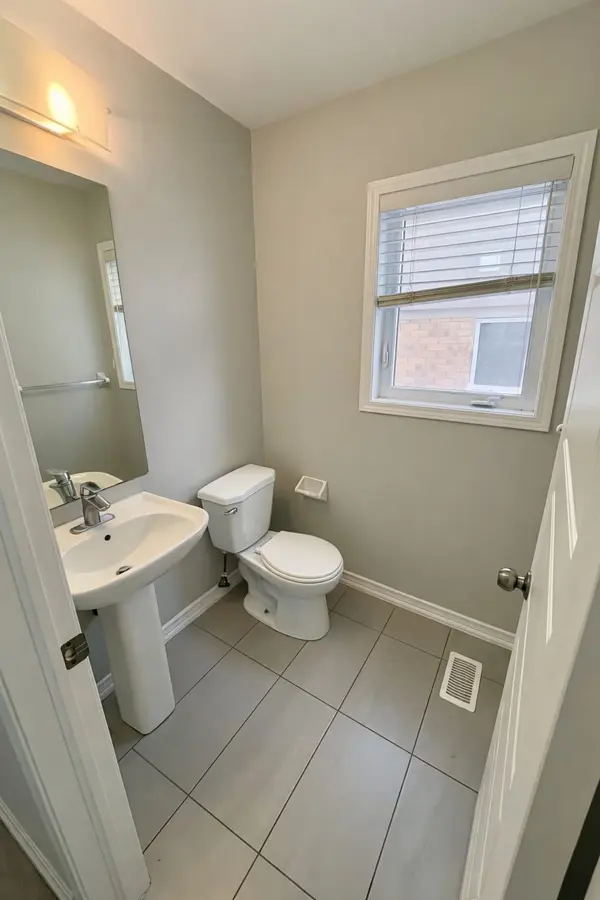 Brantford, ON N3T 0P3,24 Longboat RUN W