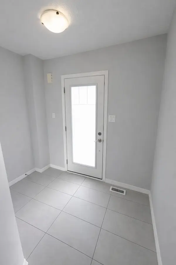 Brantford, ON N3T 0P3,24 Longboat RUN W