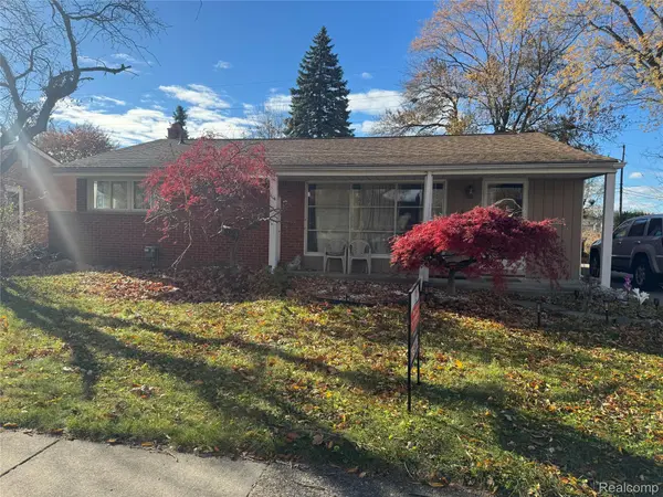 32075 Saint Annes Dr DR, Warren, MI 48092