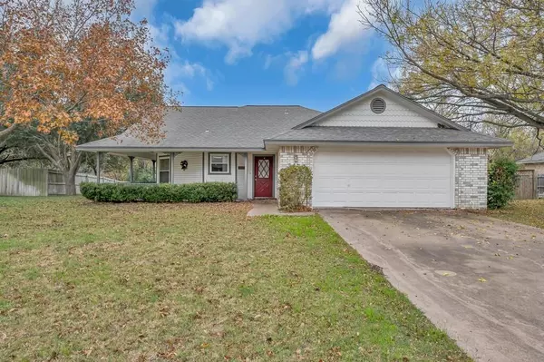 1013 December Drive, Hewitt, TX 76643