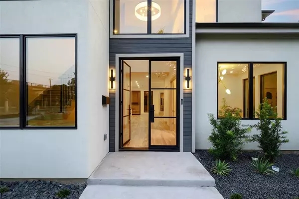 Dallas, TX 75214,6984 Santa Barbara Drive