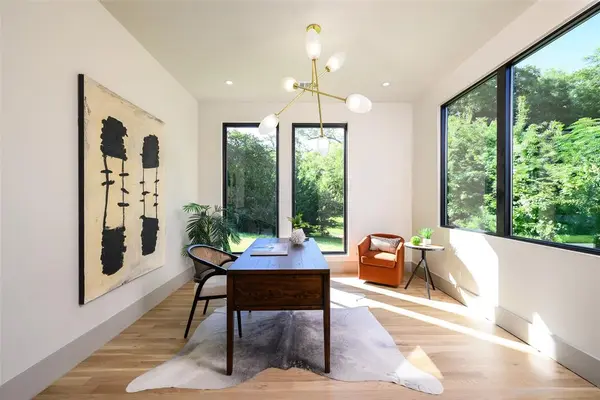 Dallas, TX 75214,6984 Santa Barbara Drive