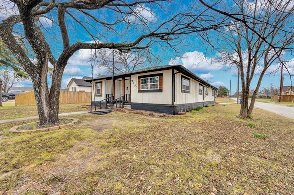 Ennis, TX 75119,910 S Preston Street