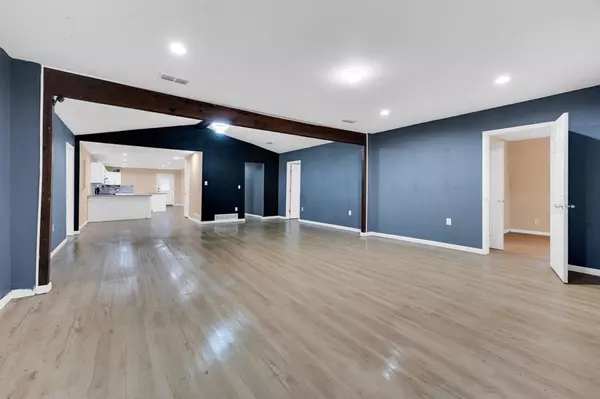 Ennis, TX 75119,910 S Preston Street