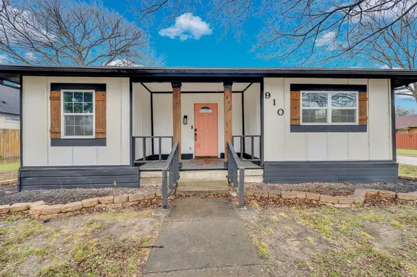 Ennis, TX 75119,910 S Preston Street