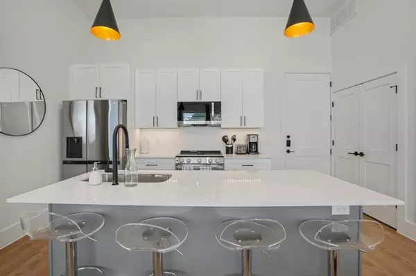 Dallas, TX 75235,6418 Maple Avenue #312