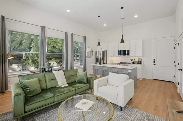 Dallas, TX 75235,6418 Maple Avenue #312