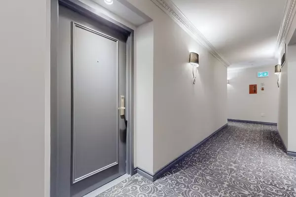 Toronto C01, ON M5J 2S9,71 Simcoe ST #2001