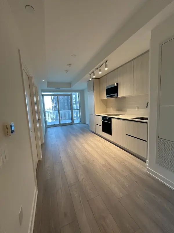 Toronto C10, ON M4P 1V7,110 Broadway AVE #2303