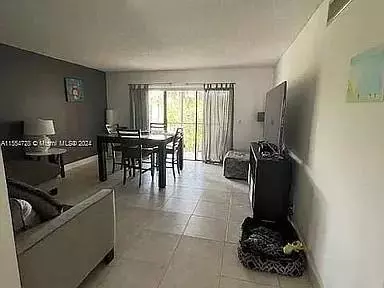 Weston, FL 33326,235 LAKEVIEW DR #201