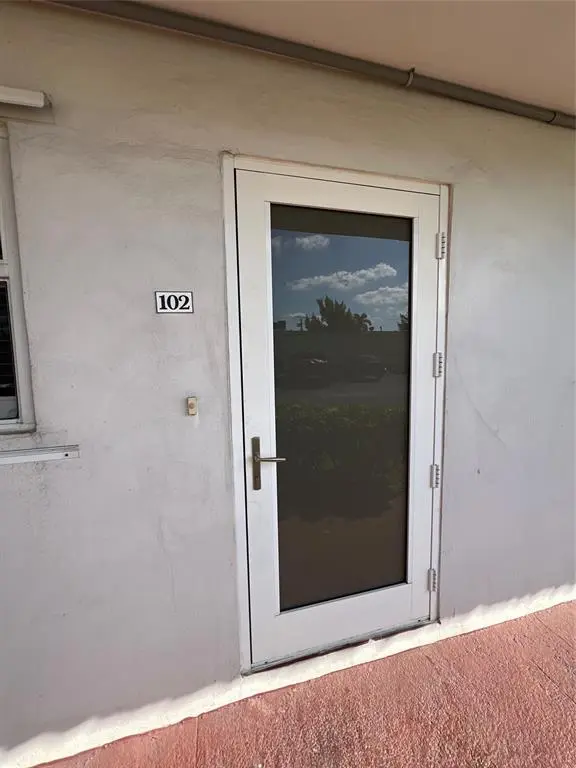 Sunrise, FL 33313,6005 Del Lago Cir #102