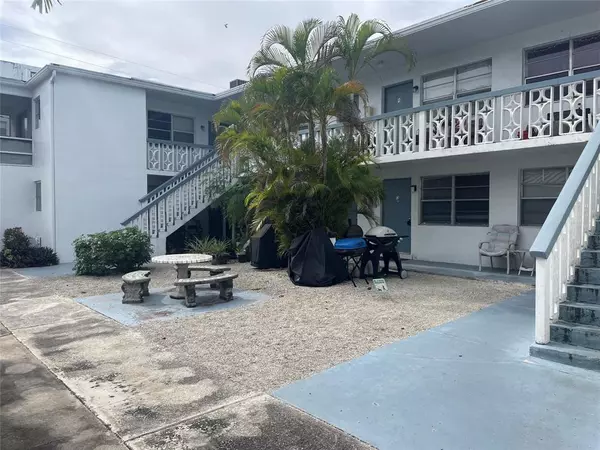 Hollywood, FL 33020,1940 Madison St #8