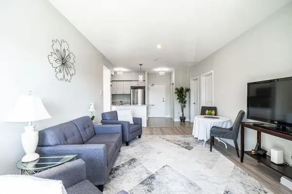 Barrie, ON L4M 0K8,295 Cundles RD E #404