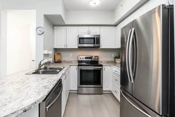 Barrie, ON L4M 0K8,295 Cundles RD E #404