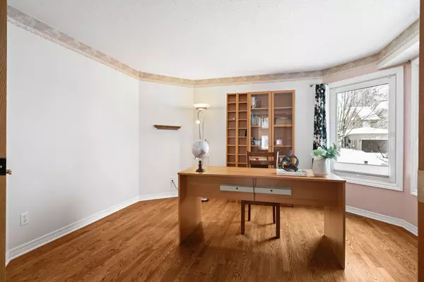 Barrhaven, ON K2G 6J7,27 Avonmore CRES