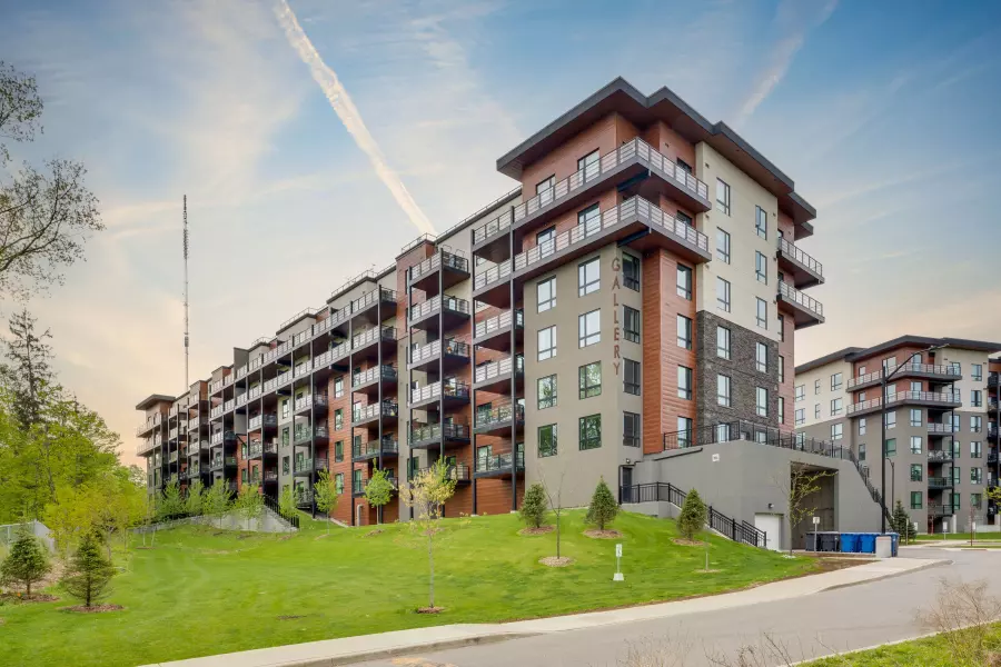 302 ESSA RD #403, Barrie, ON L9J 0H3