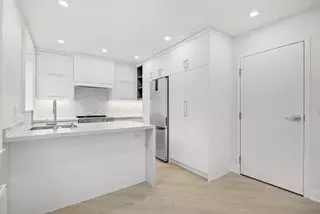 Toronto C04, ON M6C 2C5,1006 Eglinton AVE W #Unit 1