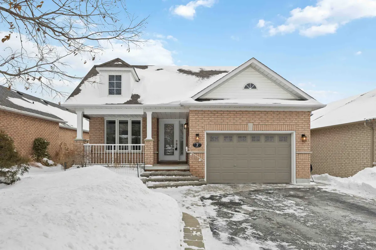 Whitby, ON L1R 3C8,7 Lady May DR