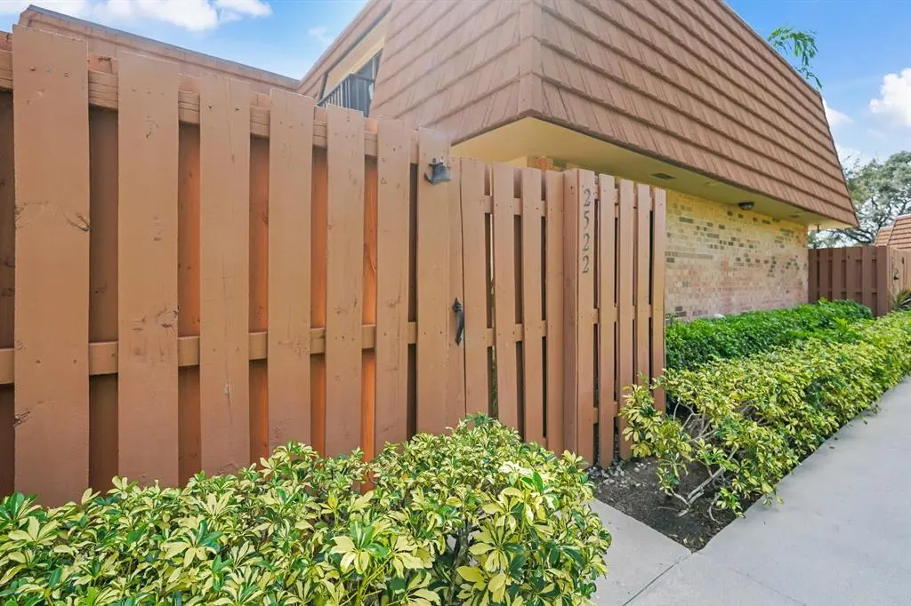 Cooper City, FL 33026-3649,2522 Camelot Ct