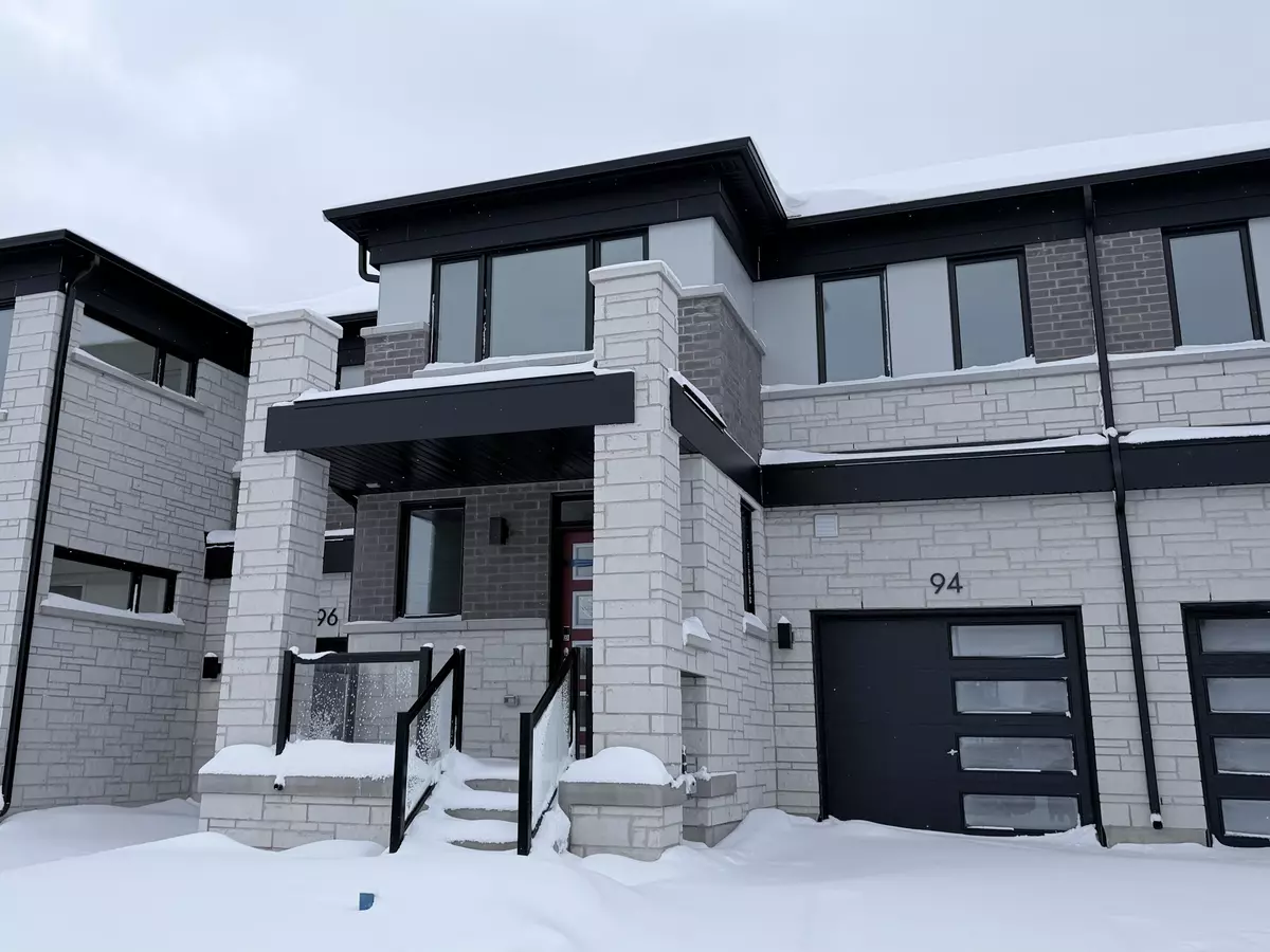 Barrie, ON L9J 0B7,94 Vinewood CRES